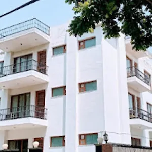 white-house-residency-gurugram.hotelsdelhi.org/